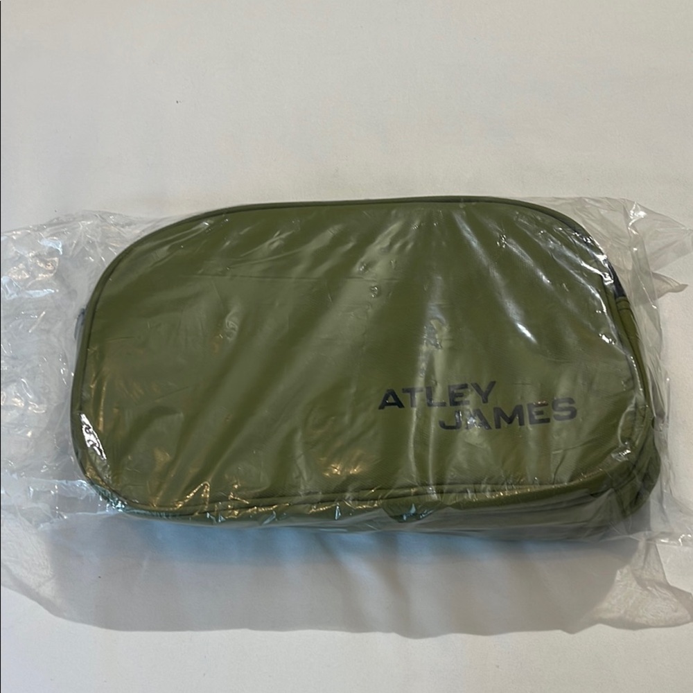 JAMES ATLEY Compact Green Toiletry Bag with Water-Resistant Fabric